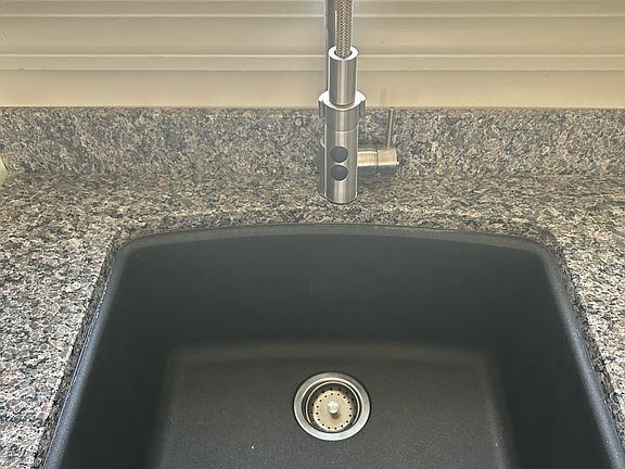 2nd image of 28 Franklin St #2