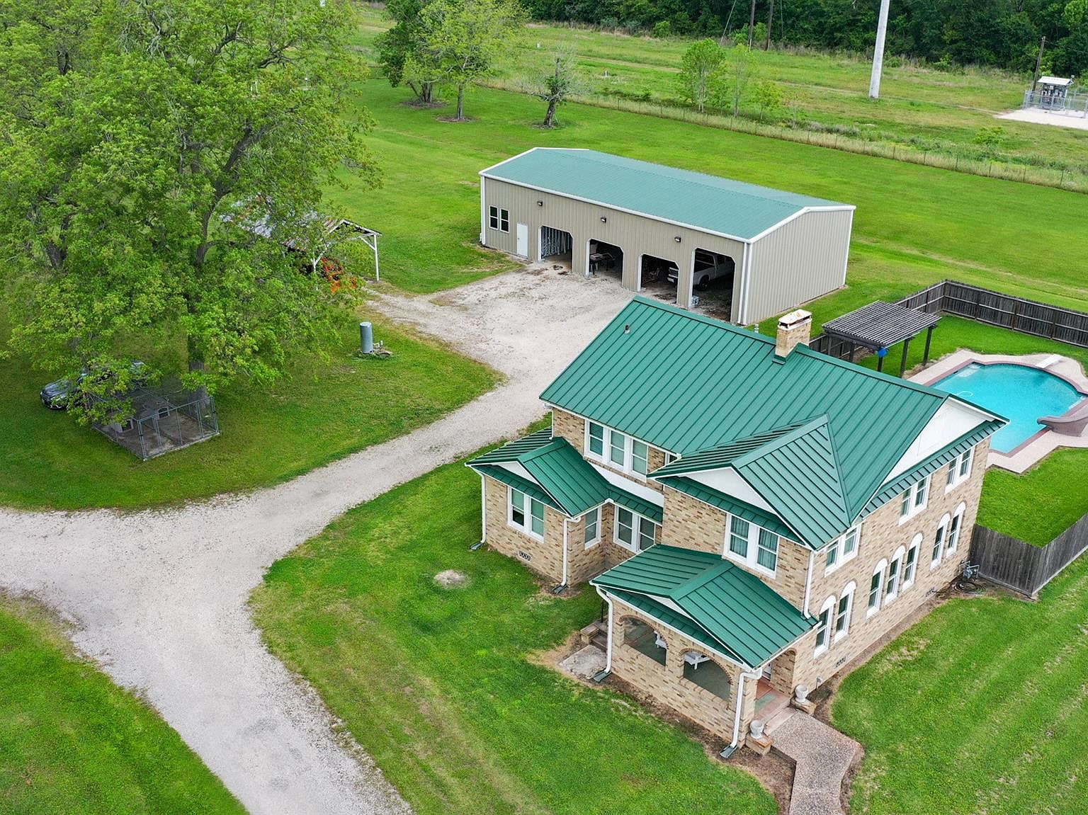 2222 N Main St, Highlands, TX 77562 | MLS #48969547 | Zillow