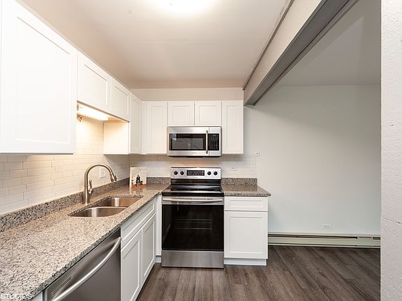 3rd image of 23 Jamaica Colony APT 4