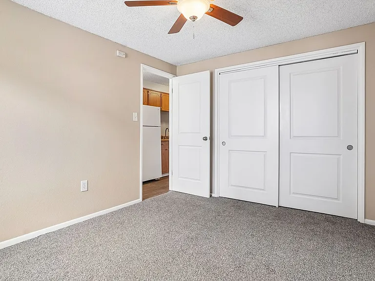 Knollwood and Tanglewood Apartments — Photo 23