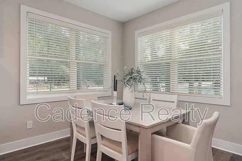 3 bed, 2.5 bath, 1304 sqft, $2,150 — Photo 4