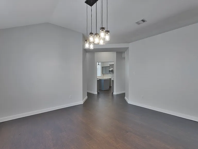 605 Clearbrook St — Photo 21
