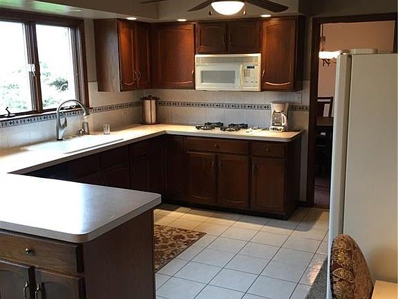 3rd image of 711 Scovell Dr