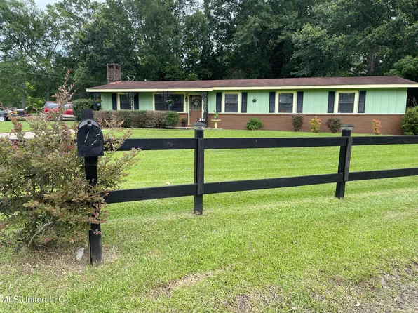 4918 Oakwood St, Moss Point, MS 39563