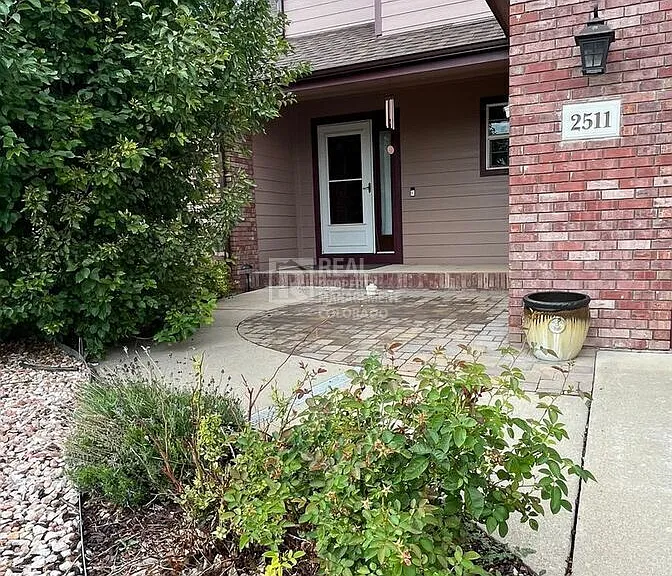 2511 Glendale Ct — Photo 2