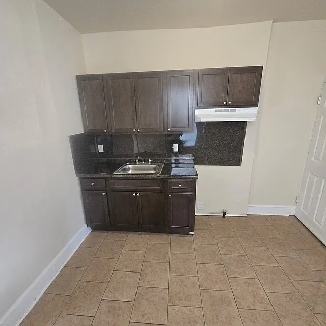3 bed, $1,795 — Photo 2