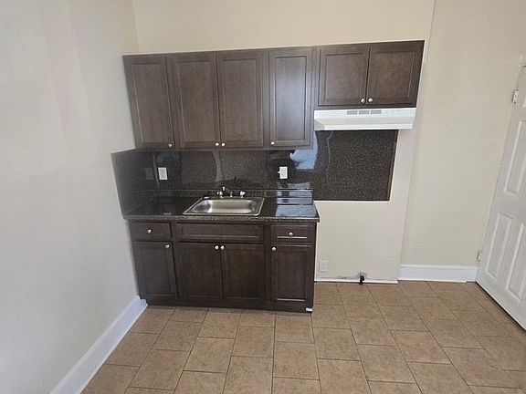 2nd image of 3022 Agate St