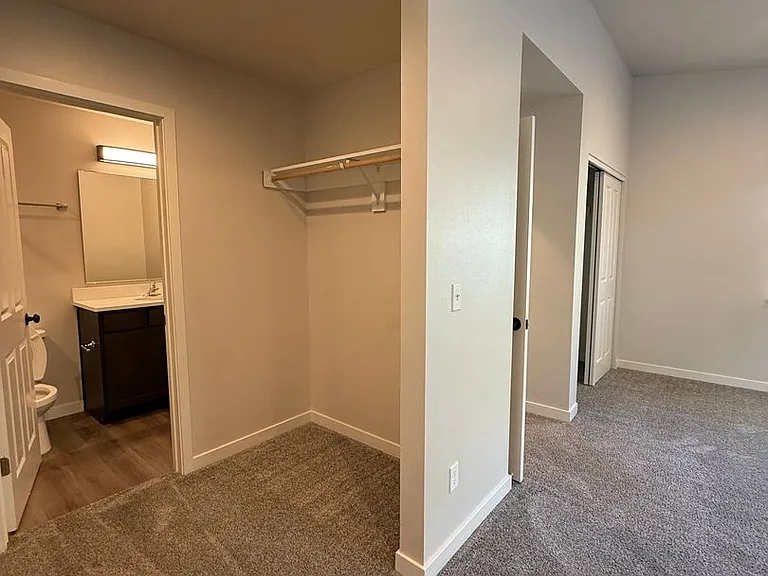 47 Samantha Ct — Photo 19