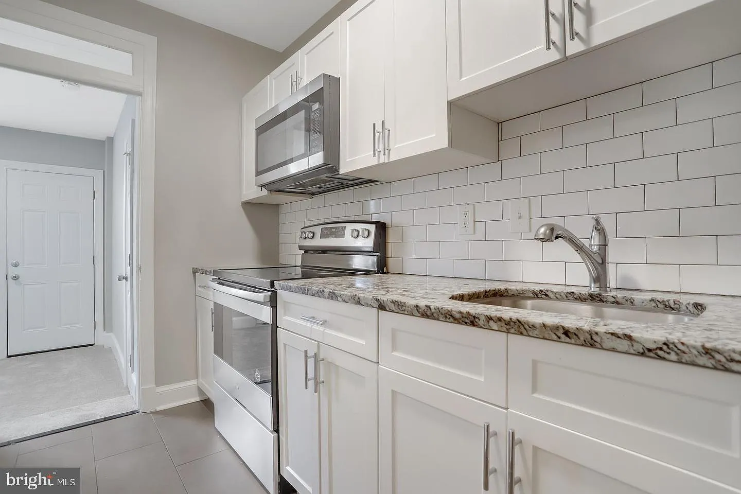 3 bed, 1.0 bath, 800 sqft, $2,900 — Photo 1