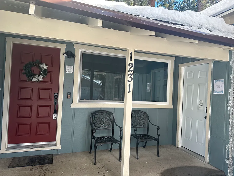 1231 Jobs Peak Dr