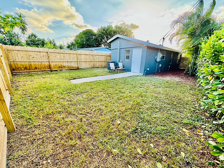 133 SW 11th Ave — Photo 16