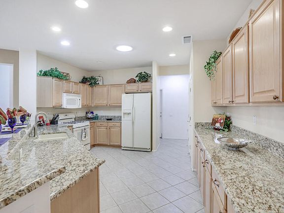 4th image of 15582 W Las Verdes Way