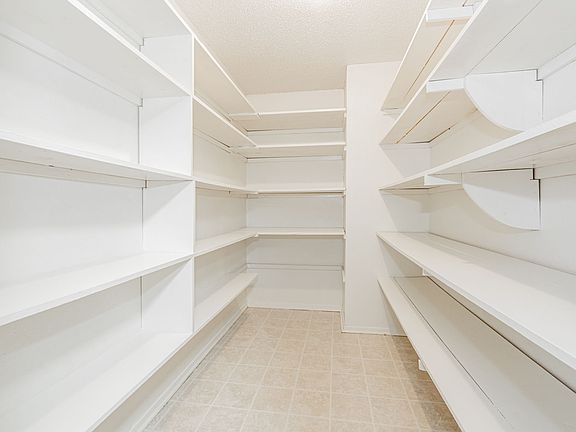 5th image of 106 Royal Oaks Ln