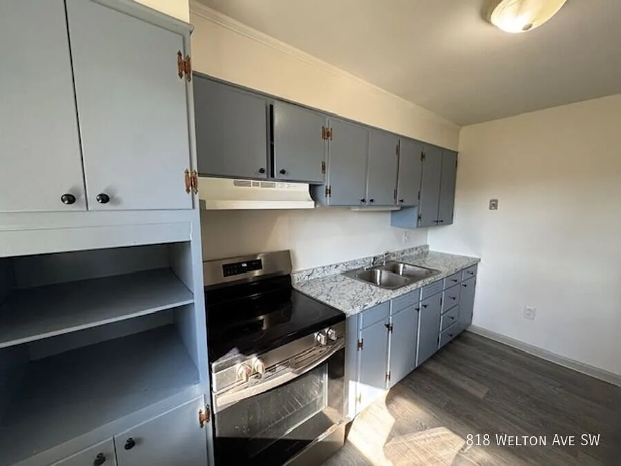 2 Bed 1 Bath, Split Level Duplex — Photo 4