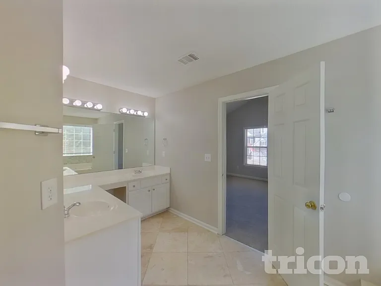 325 Cadeleigh Ct — Photo 11