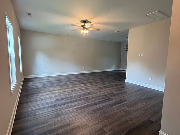 4th image of 1711 Golf Club Ln