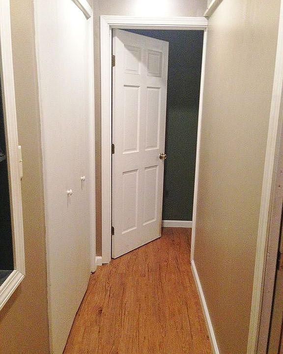 2nd image of 108 E Oak St