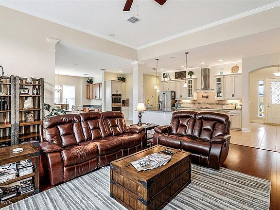 5th image of 328 Southern Oak Dr