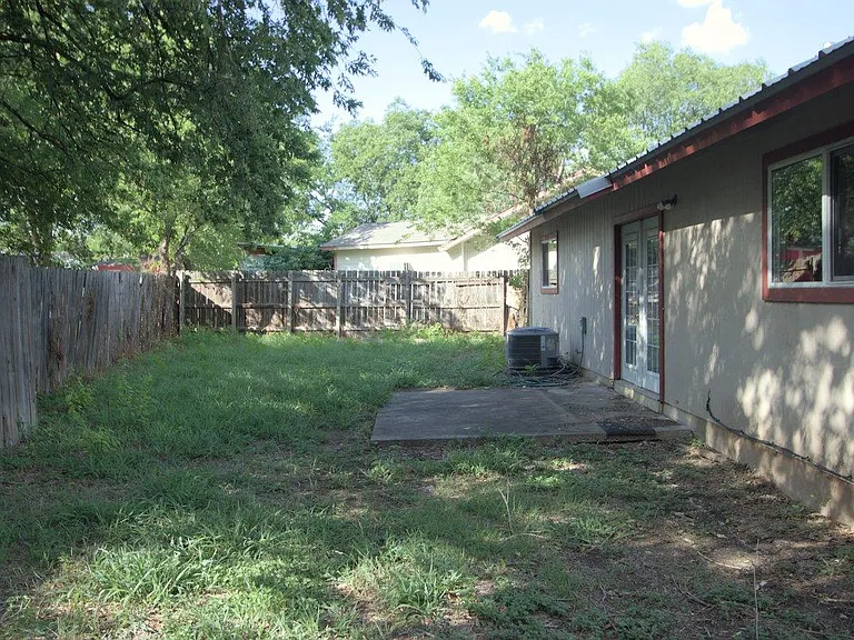 5204 Village Trl — Photo 14