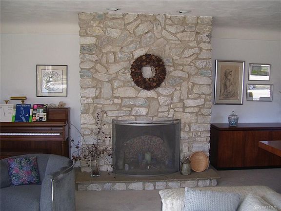 3rd image of 664 N Monroe Dr
