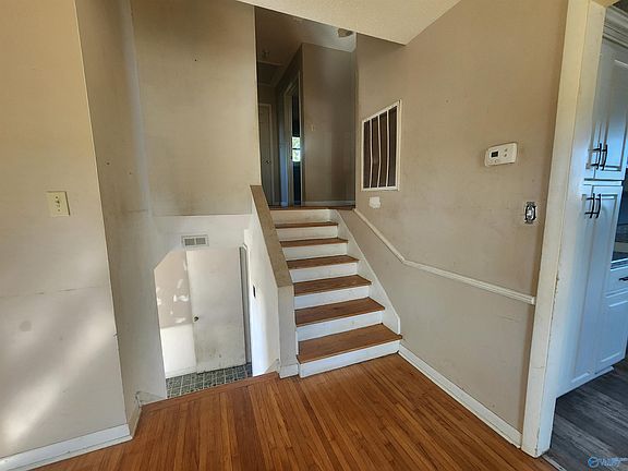 5th image of 109 Edinburgh Dr