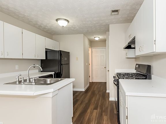 5th image of 1292 Parkside Club Dr