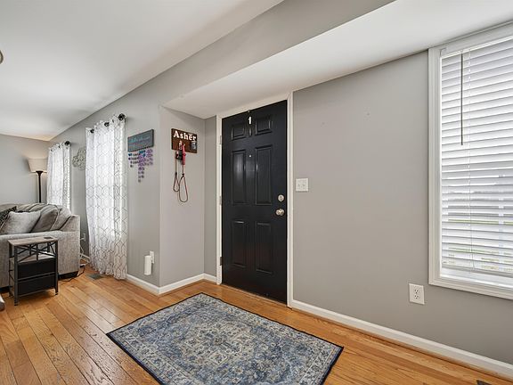 4th image of 1555 Diana Dr