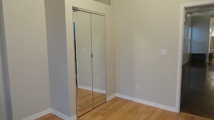 Rented by Halvatzis Realty | media 12