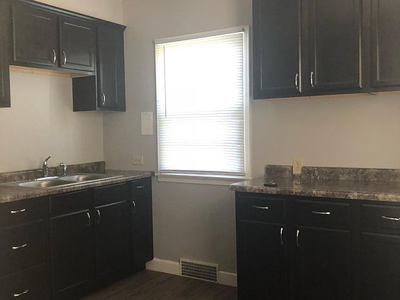 4th image of 405 W 22nd St