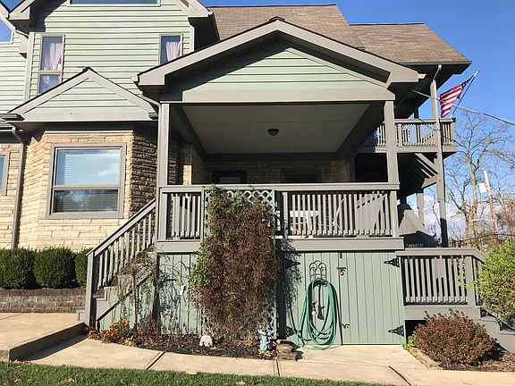 Flower gardeners are welcome! Landlord maintains yard and walkways.