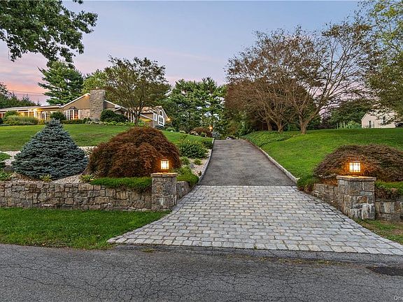 5th image of 1 Pleasant Manor Dr