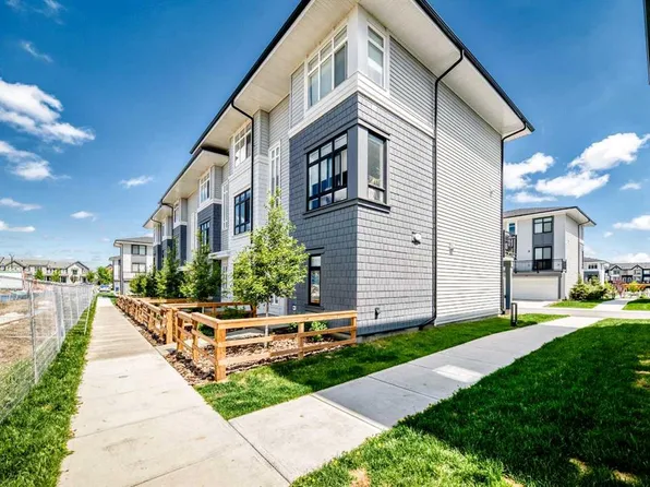 857 W Belmont Dr SW #311, Calgary, AB T2X 4P2