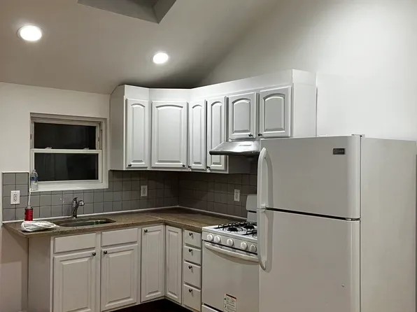 730 125th St Fl 2, College Point, NY 11356