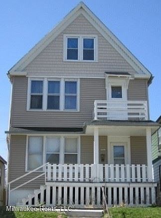 1st image of 2943A N Fratney St
