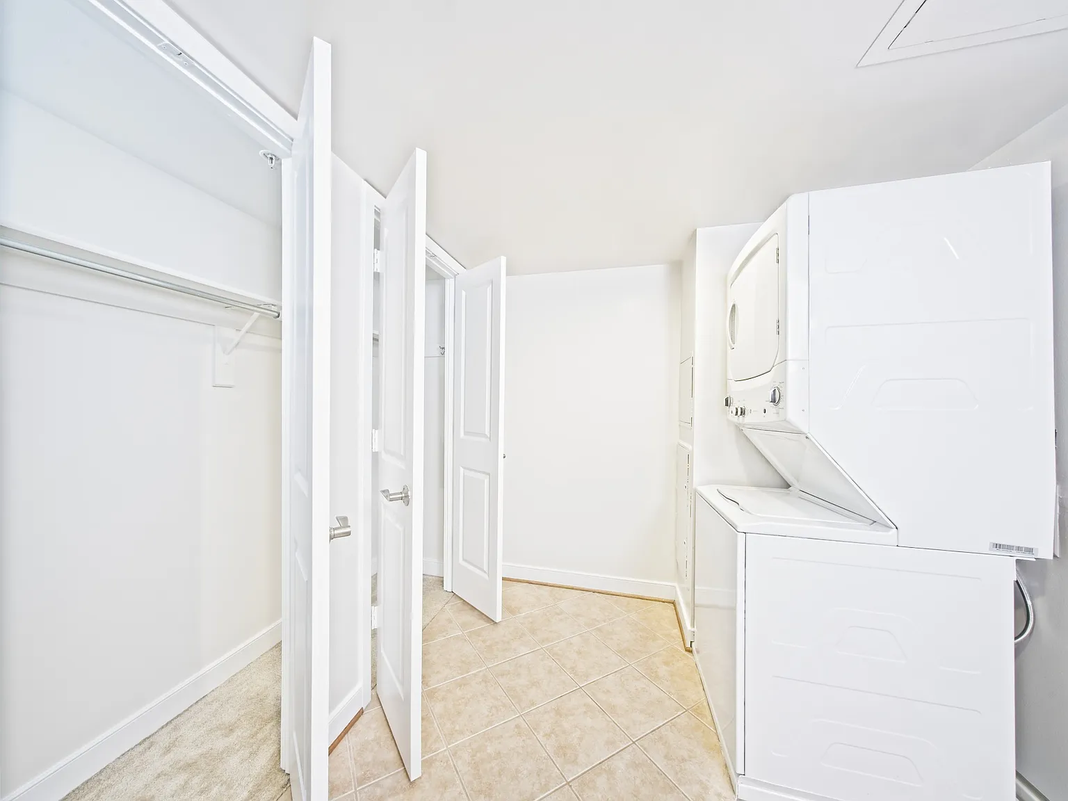 Thomas Place — Photo 1