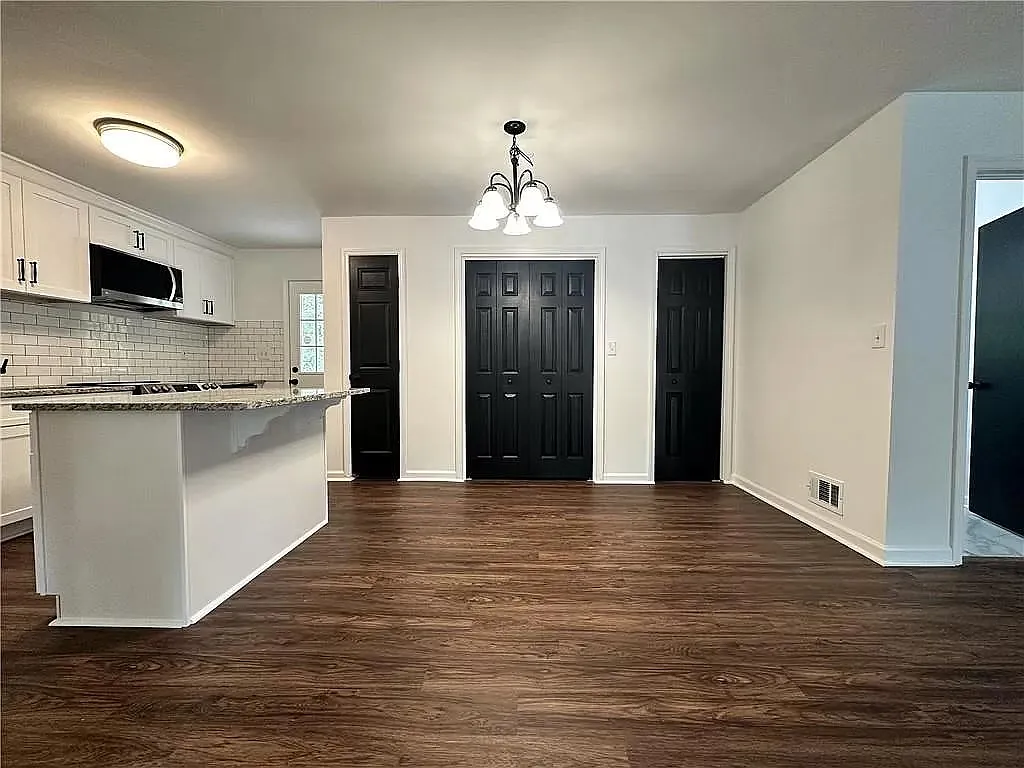3 bed, 1323 sqft, $2,500 — Photo 4