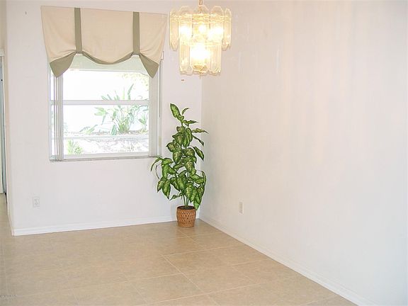 3rd image of 773 Sterling Chase Dr
