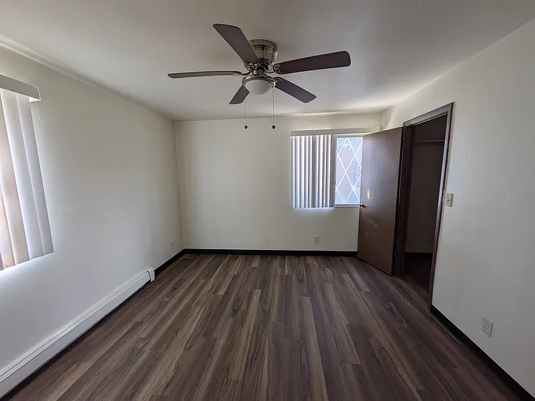 Chateau Apartments — Photo 24