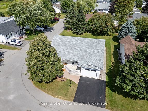 3rd image of 10 Niagara Trl