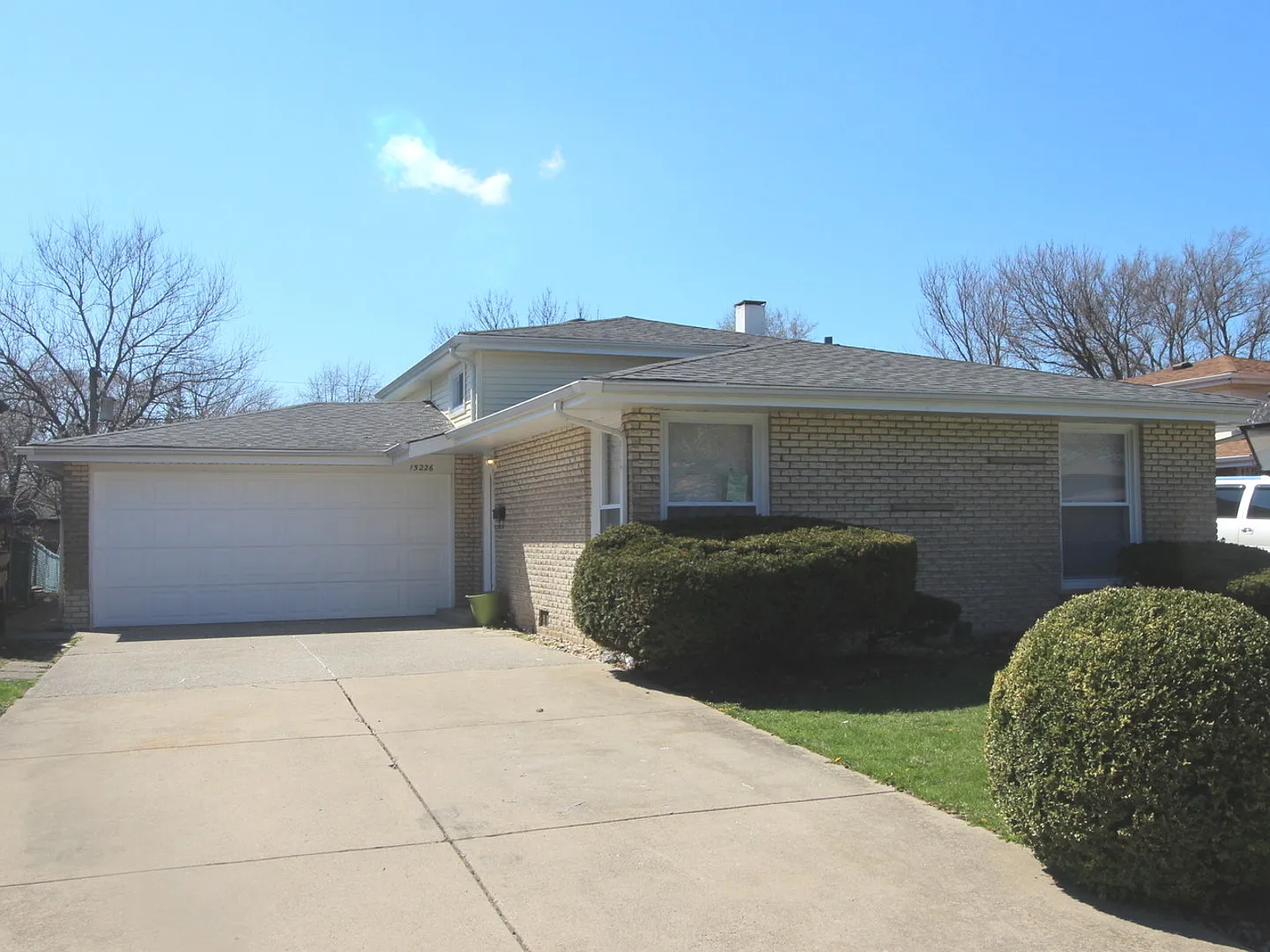 15226 Blackstone Ave photo 1