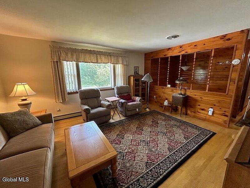 5th image of 7 Maplehurst Drive