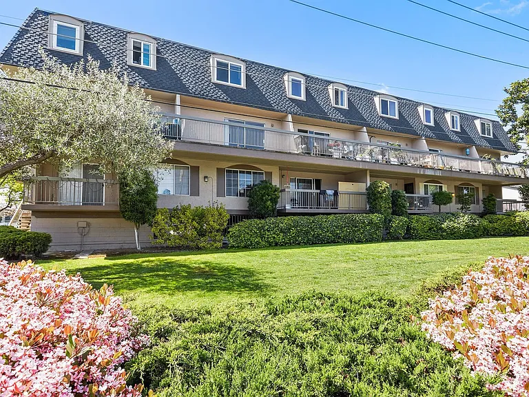 Pinebrook Apartments — Photo 8