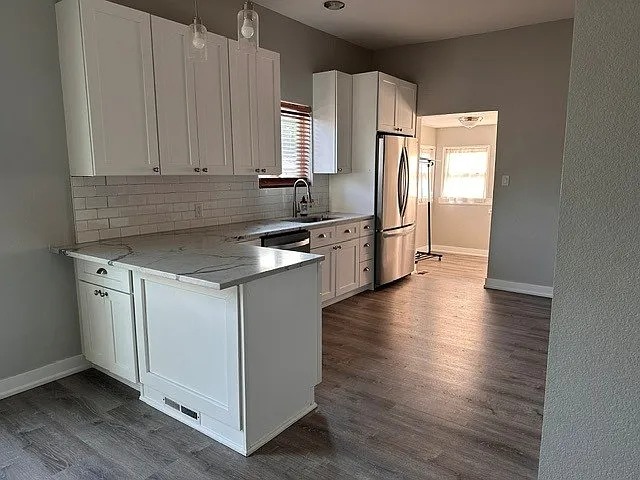 Kitchen (dish washer and refrigerator)
