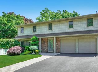 110 Barry Ln, Syosset, NY 11791