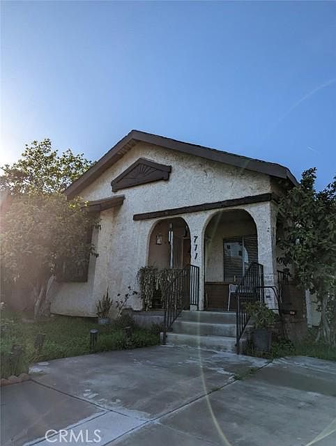 1st image of 711 Echandia St