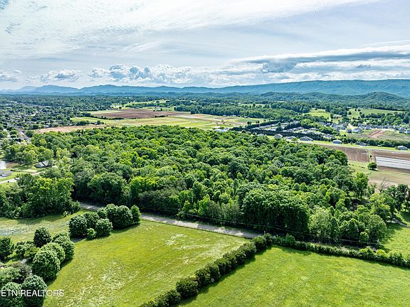 3rd image of 2738 Carpenters Grade Rd