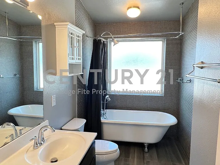 1813 S Ervay St — Photo 21