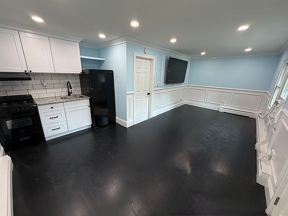 3rd image of 305 Smithtown Blvd APT 6