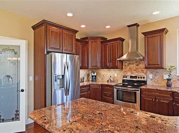 3rd image of 19 Linda Ln