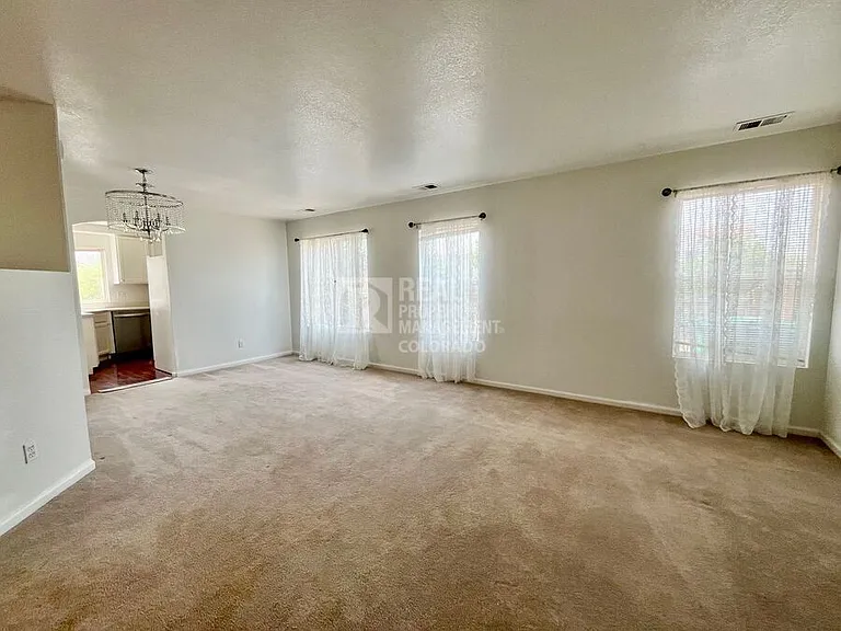 20300 E 40th Ave — Photo 4